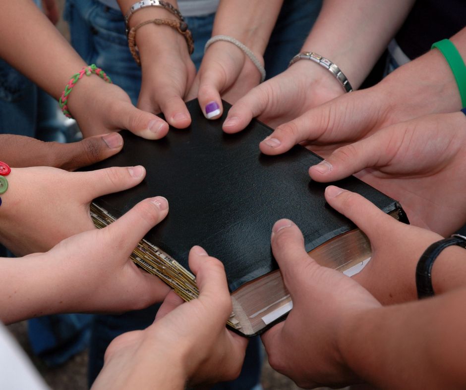 Giovani, Chiesa e società