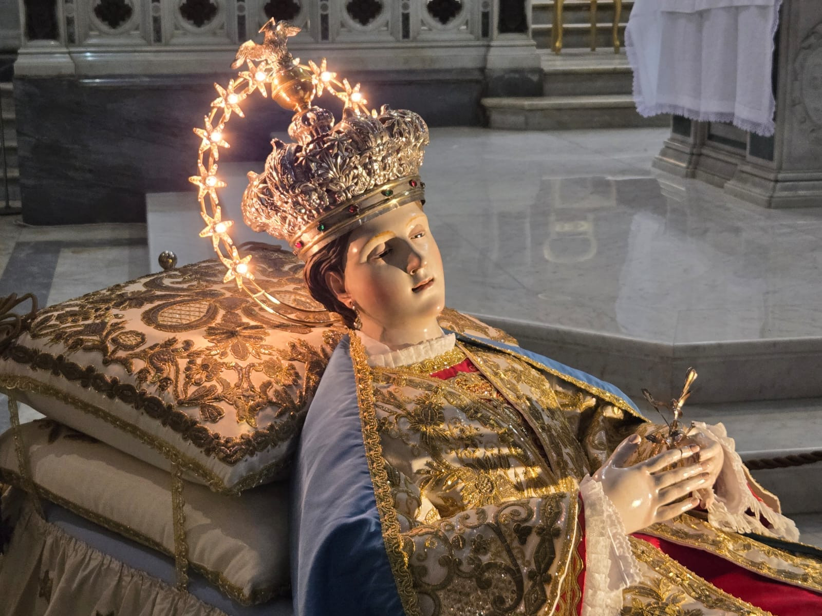 Assunzione di Maria: la Madre di Dio indica la via della pace