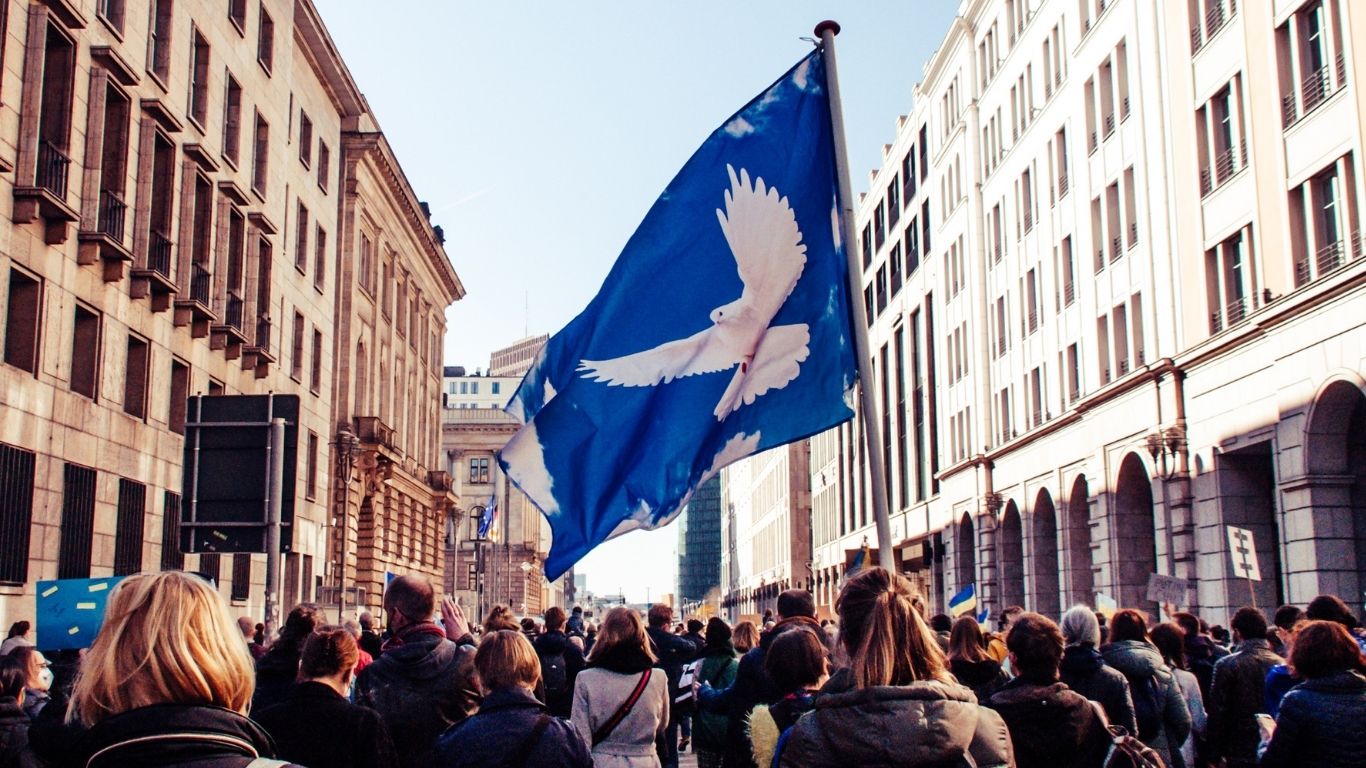 Educare ad una pace disarmata e disarmante: la nota Cei