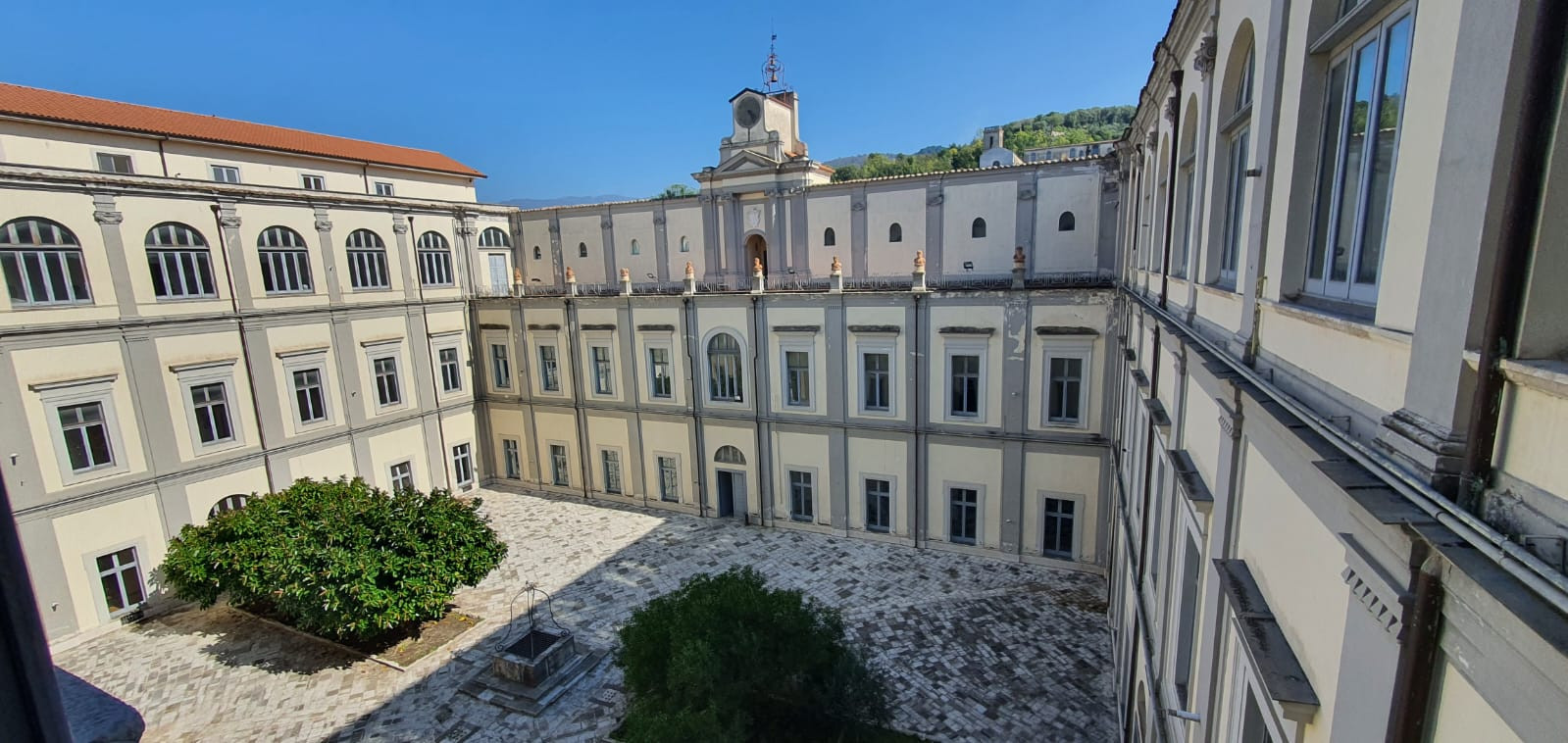 Maggio con Maria nel chiostro del Seminario