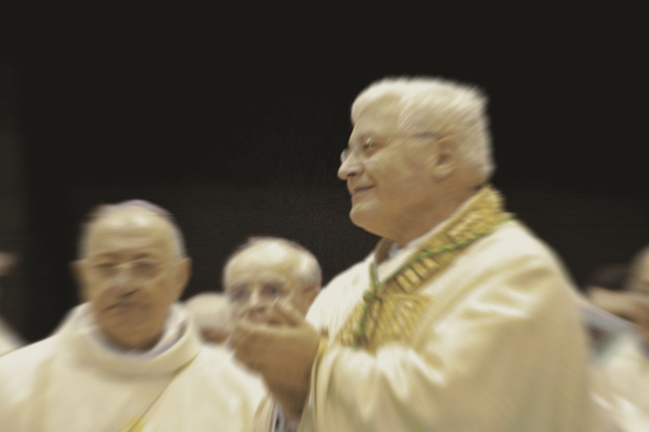 Vi abbraccio e vi benedico uno per uno